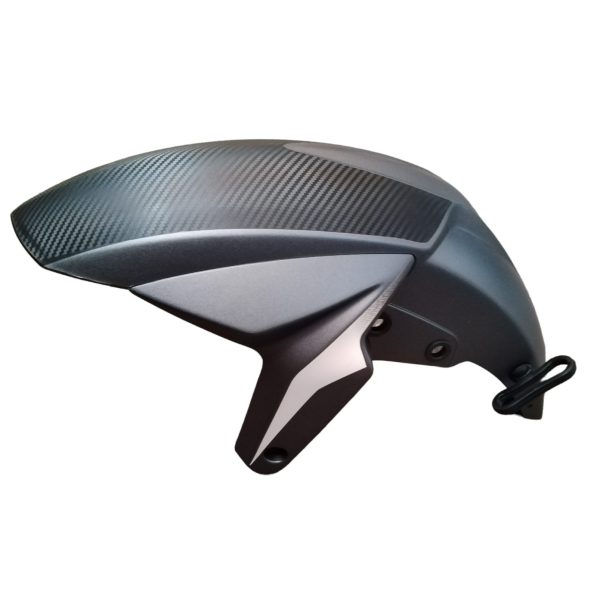 TAPABARRO DELANTERO  PULSAR 200NS FI  MARCA: BAJAJ/AILYN  COLOR: CARBONO/BLANCO   REF: 52JL1020